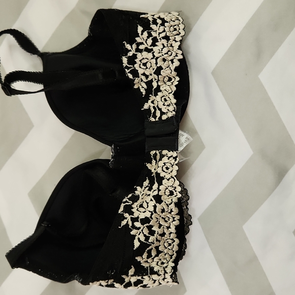 Wacoal Wired Bras - Picture 2 of 5